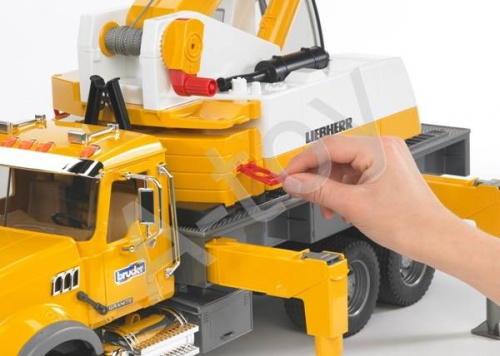 купить Bruder Автокран MACK 02-818