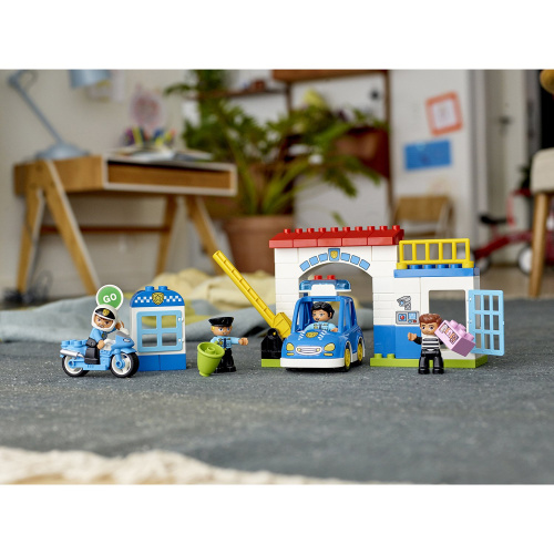 купить Конструктор LEGO DUPLO Town Полицейский мотоцикл 10900