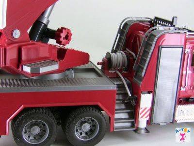 купить Bruder Пожарная машина MACK с выдвижной лестницей и помпой