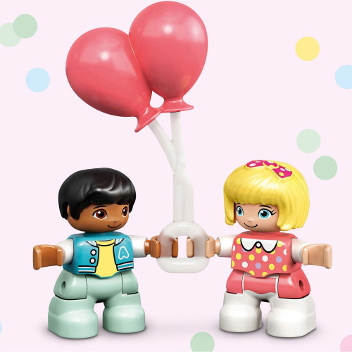 купить Конструктор LEGO DUPLO Town Игровая комната 10925
