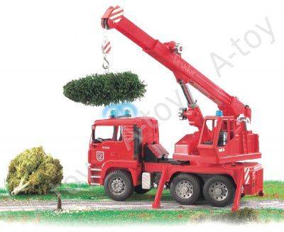 купить Bruder Пожарная машина автокран MAN с модулем со световыми и звуковыми эффектами