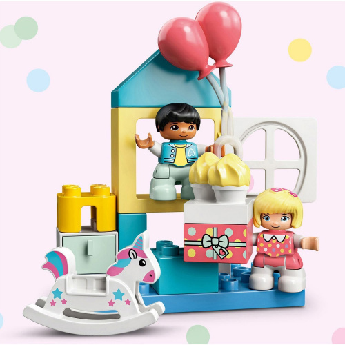 купить Конструктор LEGO DUPLO Town Игровая комната 10925