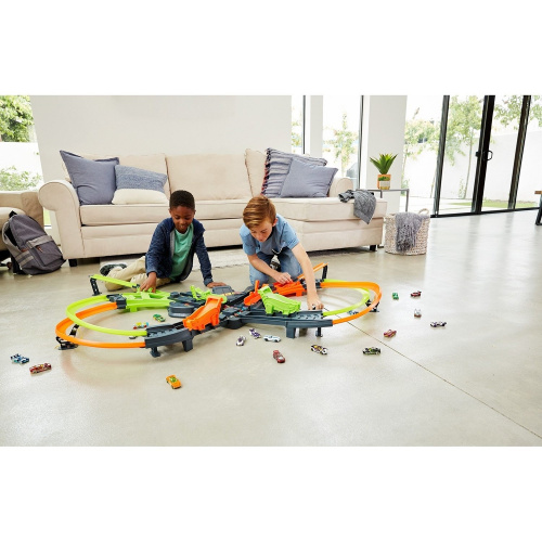 купить Конструктор трасс Hot Wheels Грандиозные столкновения GFH87